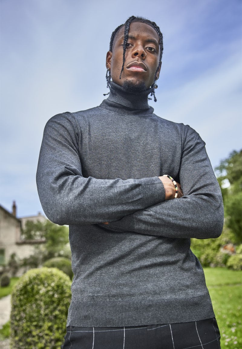 gray turtleneck shirt