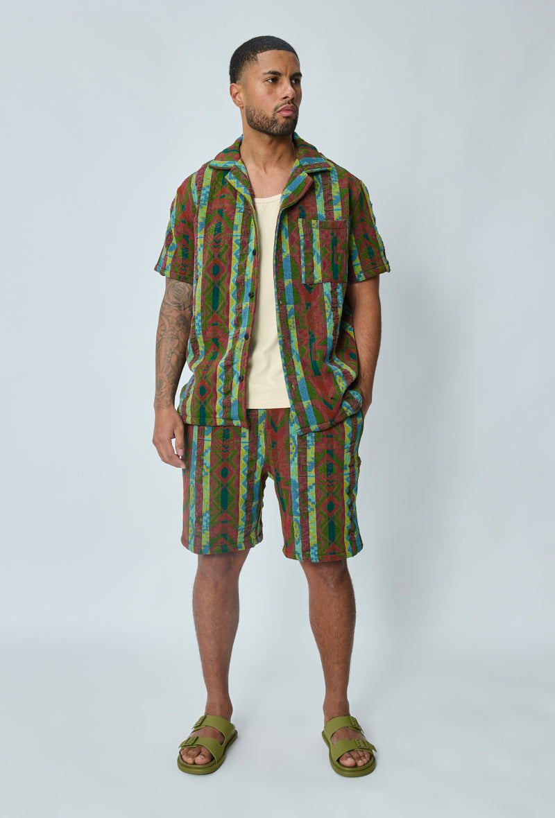 Ensemble short et chemise manche courte a motifs géométriques