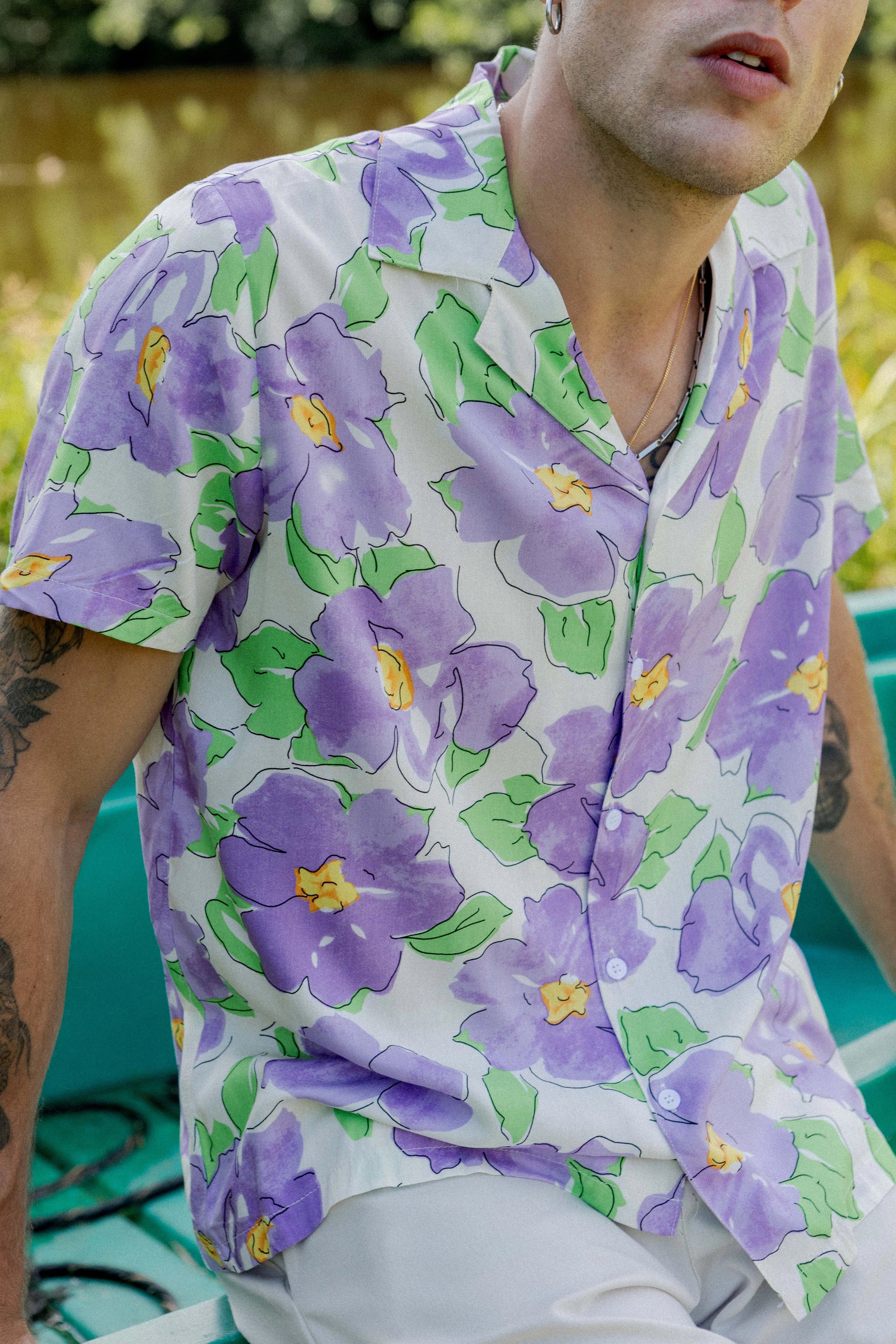 Short-sleeved shirt with a floral pattern