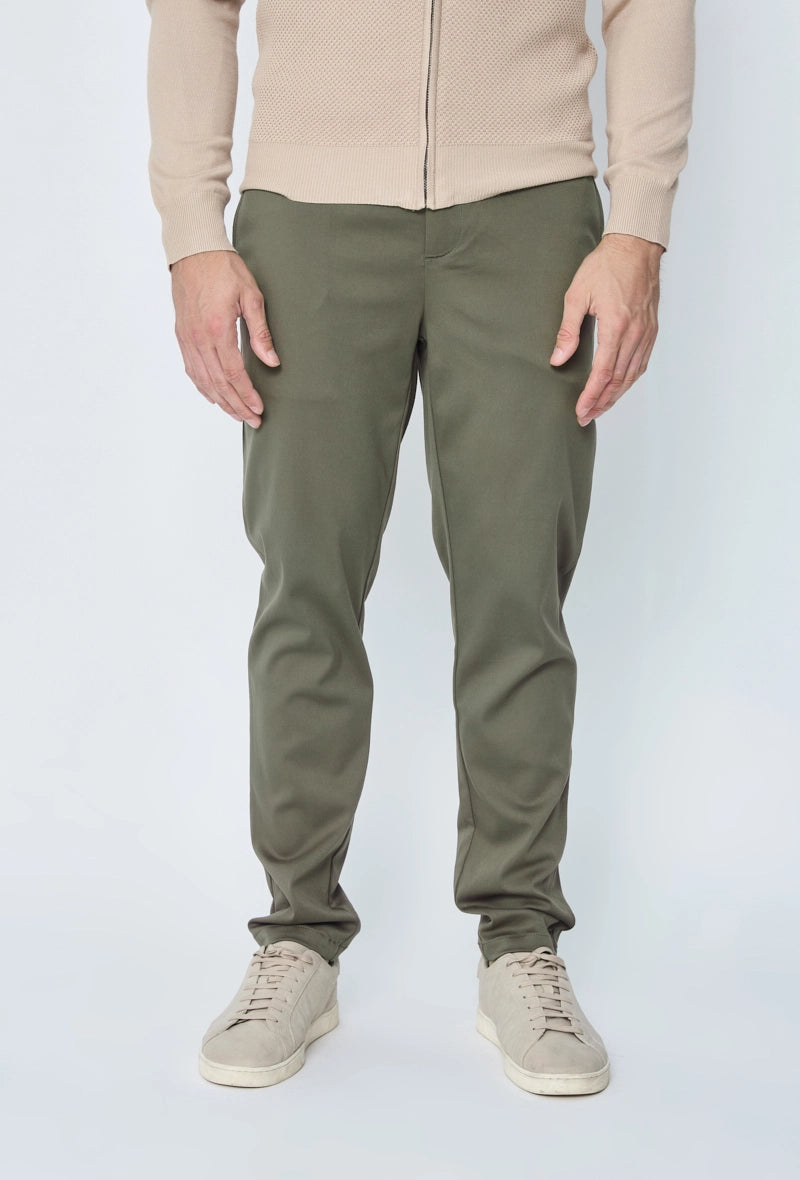 Urban chic plain pants. zipper and asymmetrical button closure