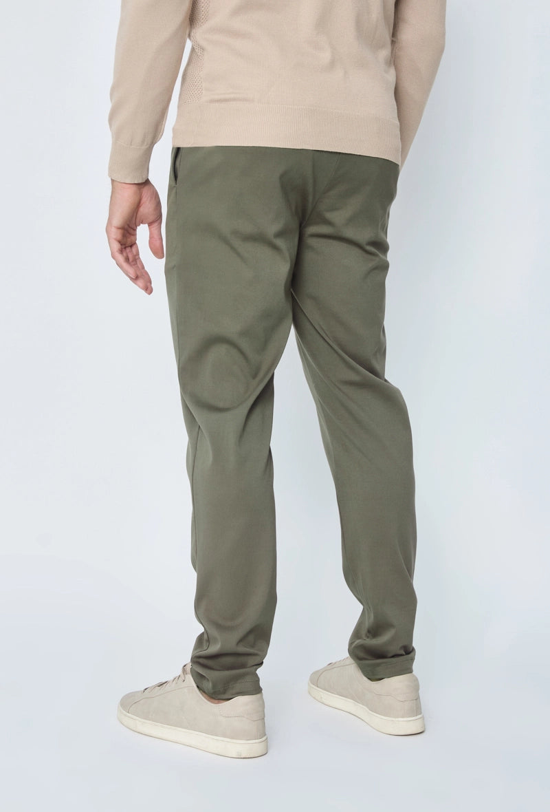 Urban chic plain pants. zipper and asymmetrical button closure