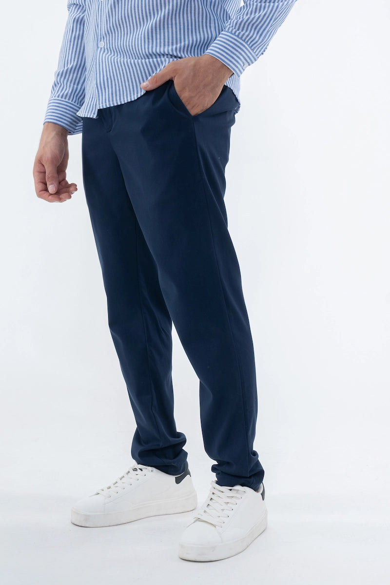 Urban chic plain pants. zipper and asymmetrical button closure