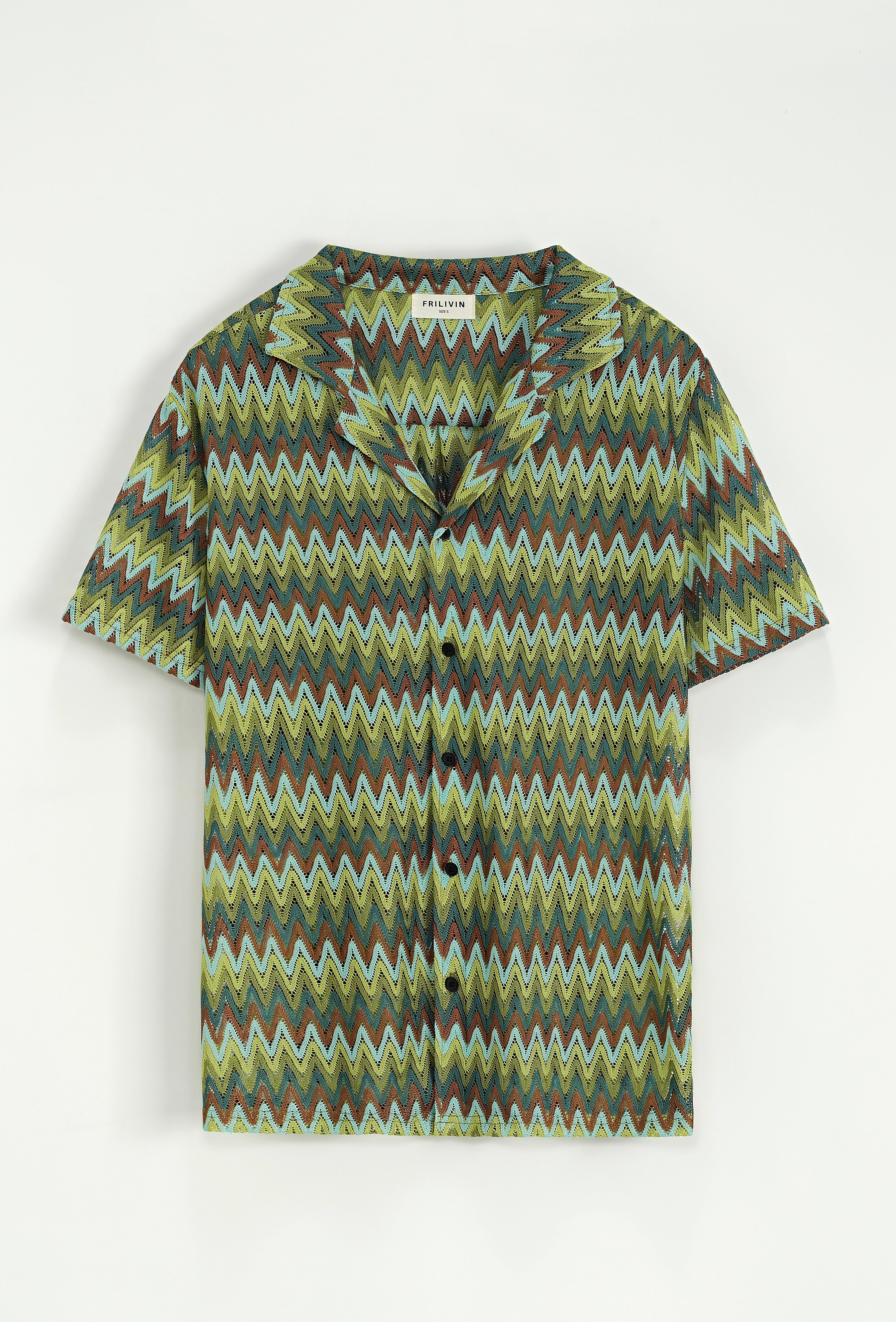 Chemise avec des rayures en zig zag