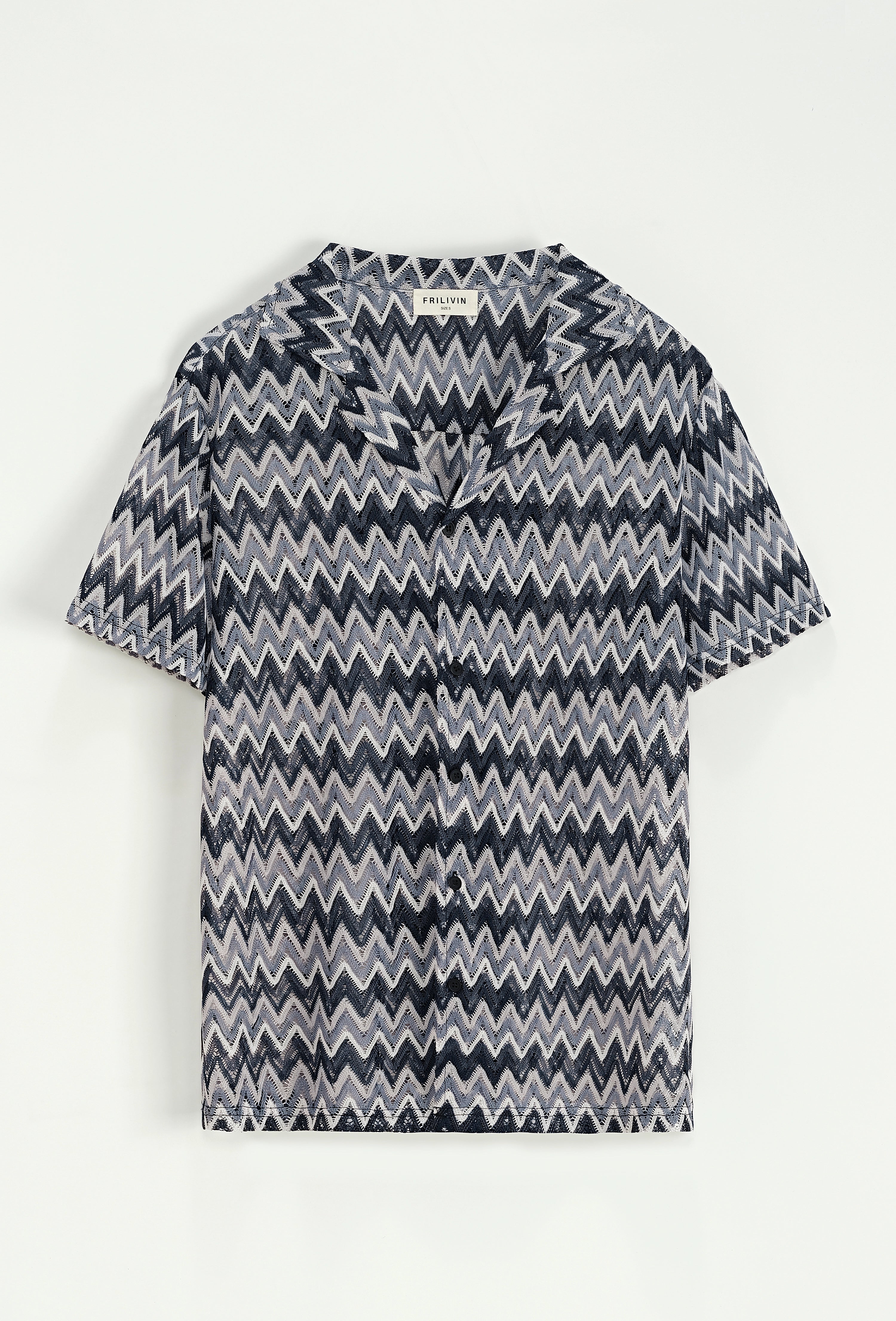 Chemise avec des rayures en zig zag