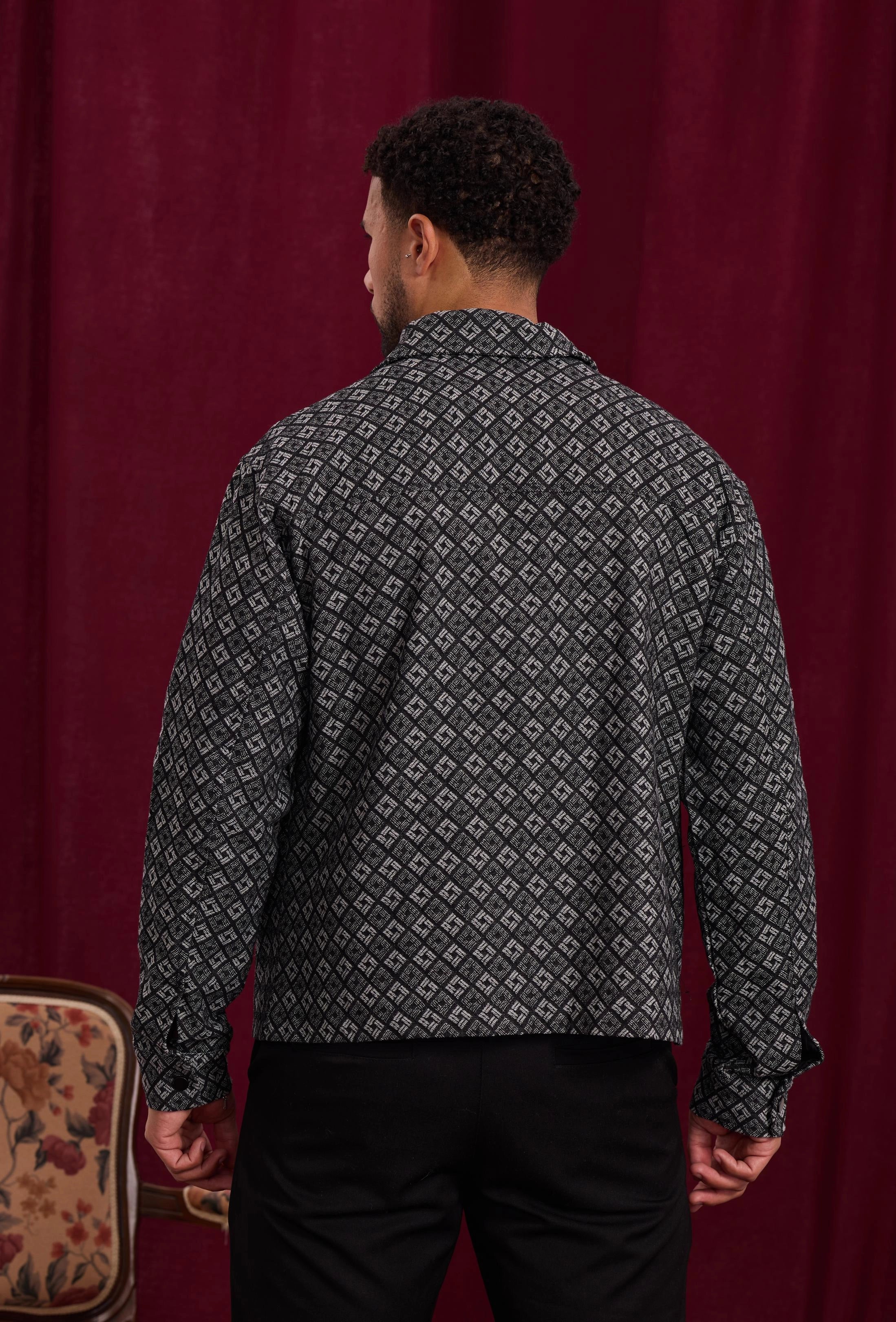 Veste à col chemise avec des motifs reguliers