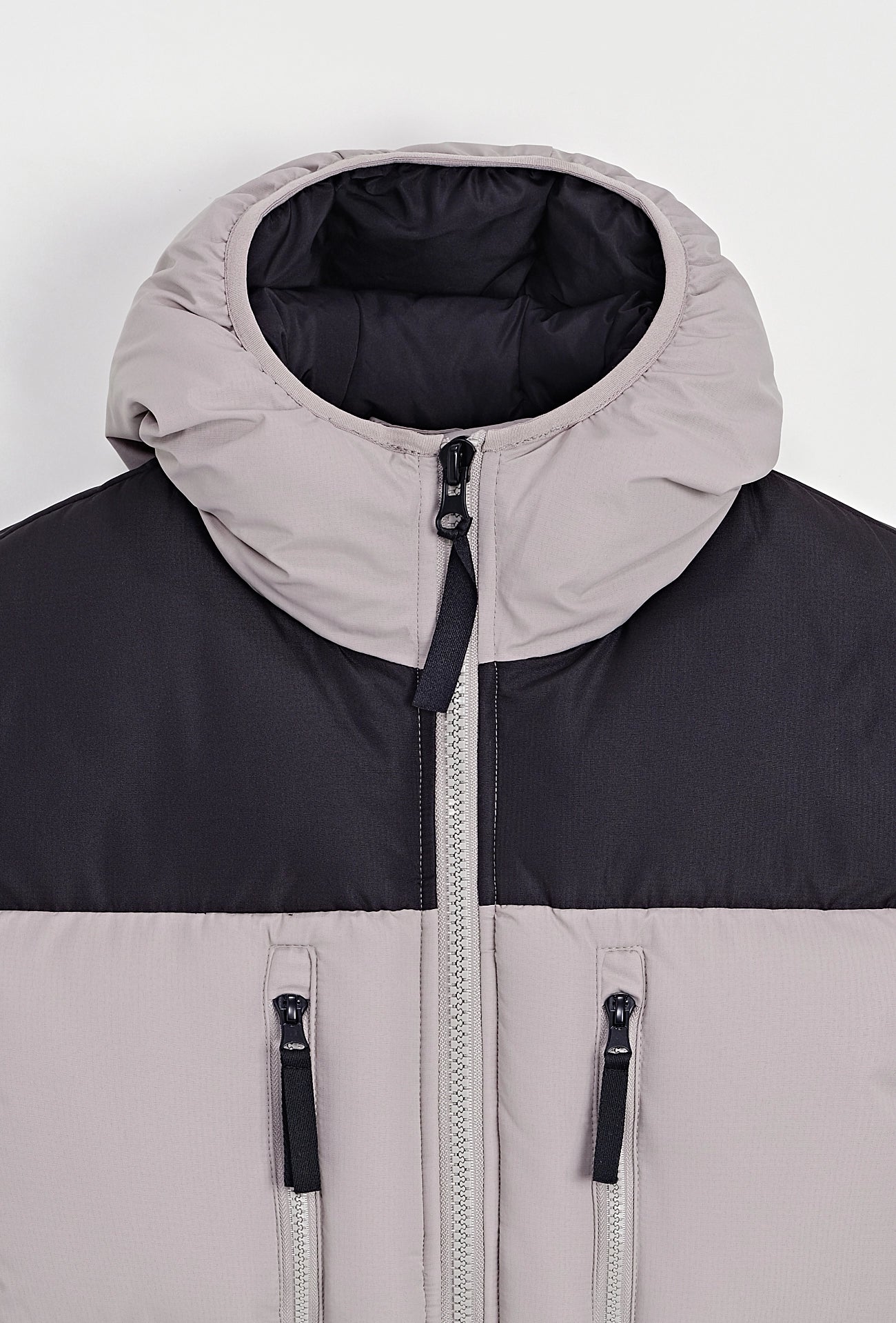 Short hooded down jacket