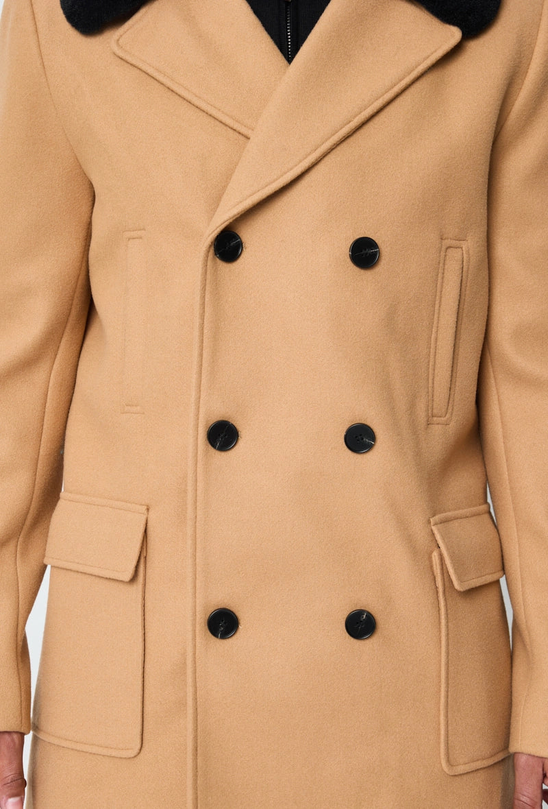 Buttoned coat with fur collar