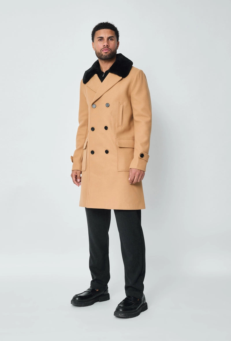 Manteau boutonné col à fourrure