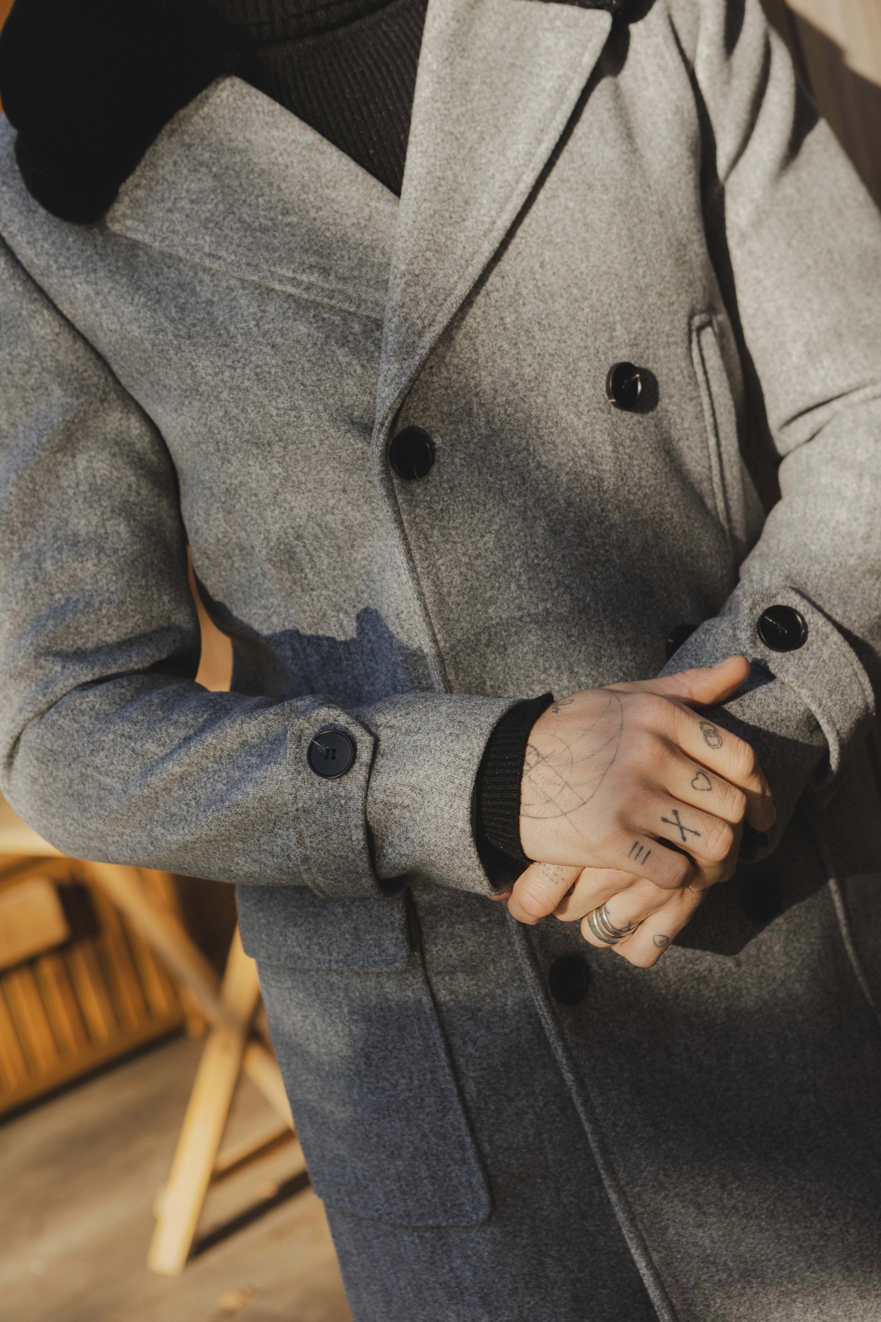 Buttoned coat with fur collar